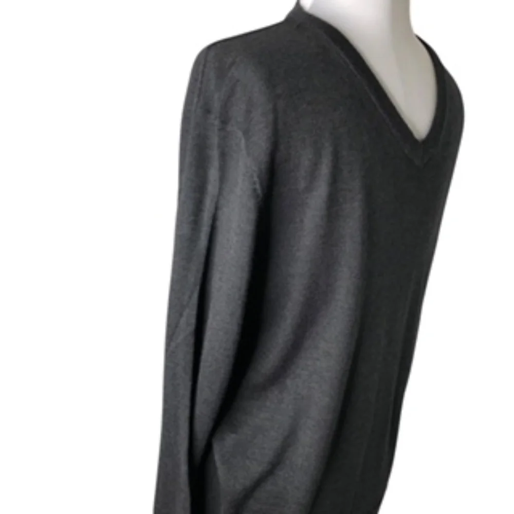 NWT Club Room, V-Neck Long Sleeve Italian Yarn Men's Charcoal Sweater Size M